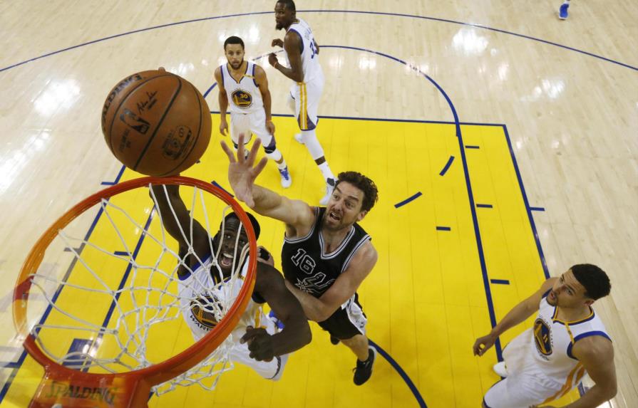 Los Warriors dan ante los Spurs otro paso con vistas a la gran final de NBA
