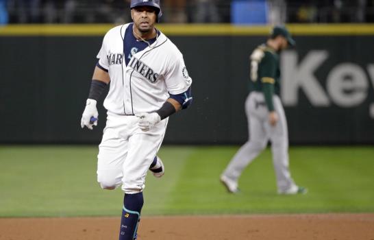 Albert Pujols impulsa tres y Cameron Maybin cinco hits en remontada de Angelinos