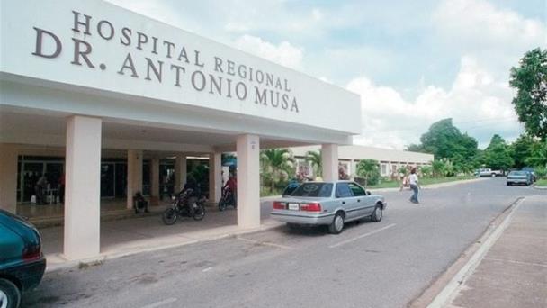 Tres estudiantes permanecen ingresados en Hospital Antonio Musa tras accidente entre autobús escolar y patana