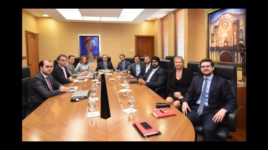 Gobernador del Banco Central se reúne con inversionistas internacionales