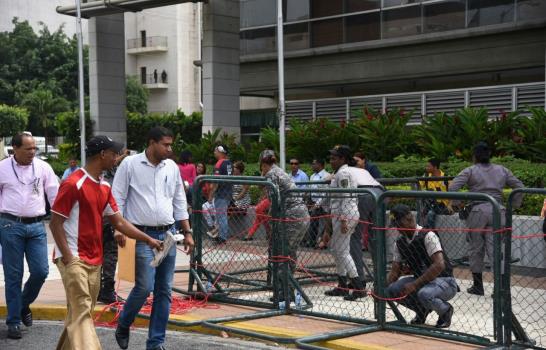 La Policía cerca la Procuraduría con barricadas 