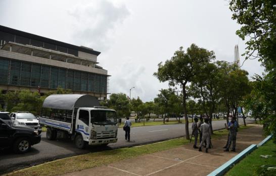 La Policía cerca la Procuraduría con barricadas 