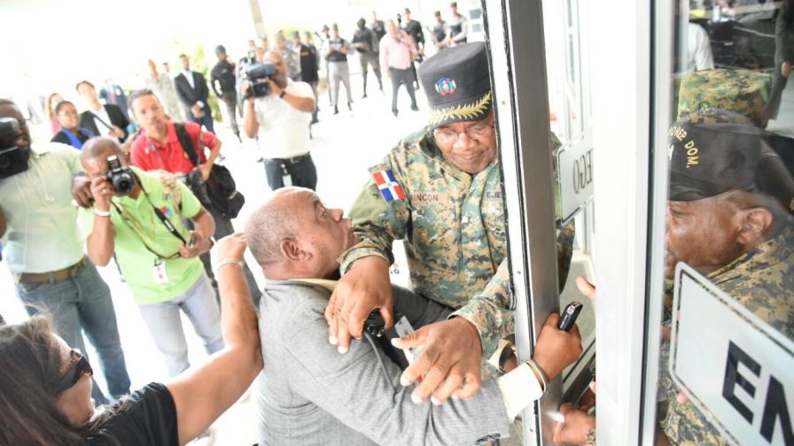 La seguridad de la Procuraduría agrede periodista del Listín Diario La seguridad de la Procuraduría agrede periodista del Listín Diario