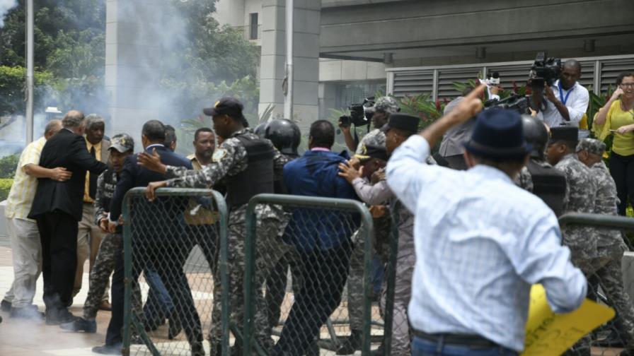 Director de la Policía defiende labor de agentes policiales ante protesta frente a la Procuraduría