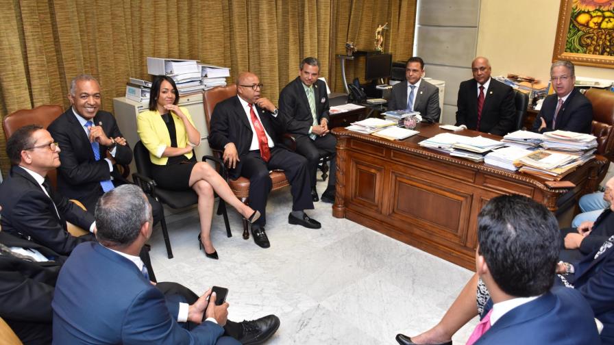 Invitarían al Congreso a Amarante Baret y a director de la Policía para que expliquen incidentes