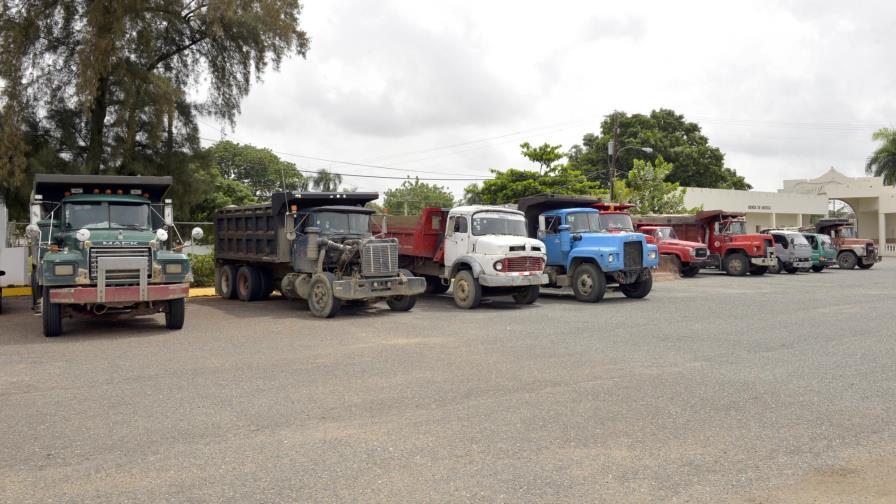 Medio Ambiente detiene 19 camiones en operativo en el río Nizao Medio Ambiente detiene 19 camiones en operativo en el río Nizao