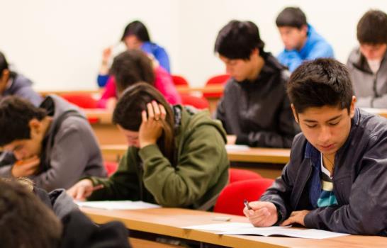 Un 80 % de alumnos en nivel básico muestran rezago educativo tras pandemia en Latinoamérica