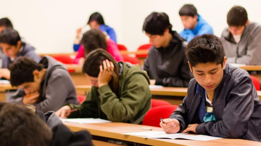 Un 80 % de alumnos en nivel básico muestran rezago educativo tras pandemia en Latinoamérica