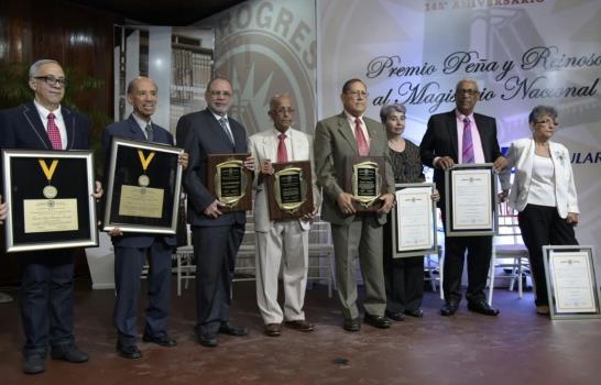 Jefe de Redacción de Diario Libre recibe Premio al Periodismo del Cibao Darío Flores