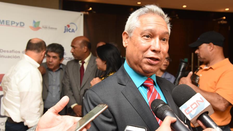 Santana: Deuda es manejable, aunque preocupa al gobierno Santana: Deuda es manejable, aunque preocupa al gobierno