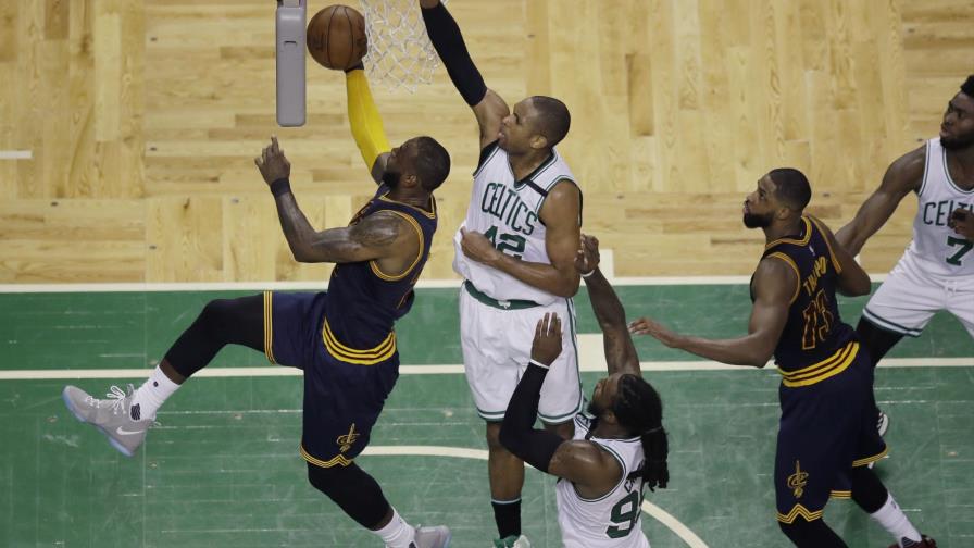 Al Horford en números rojos ante LeBron James