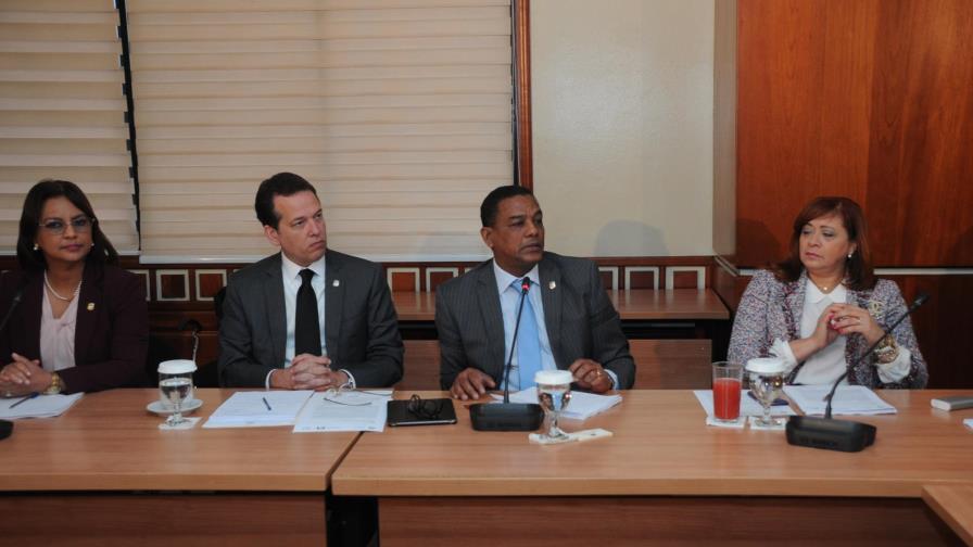 Comisión Permanente de la Cámara de Diputados discute Ley de Estadística