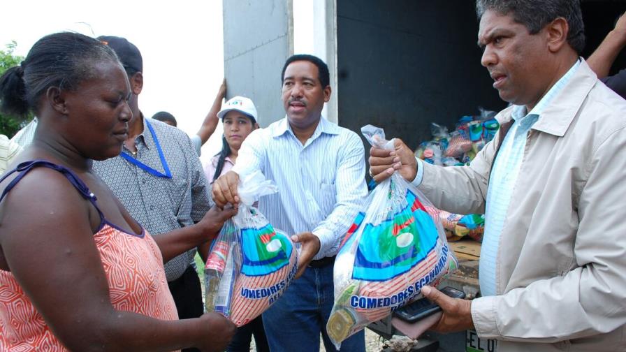 Gobierno mantendrá asistencia alimentaria permanente a afectados por lluvias en Barahona Gobierno mantendrá asistencia alimentaria permanente a afectados por lluvias en Barahona
