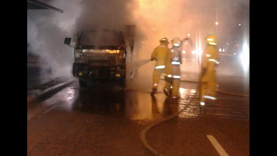 Se incendia camión de valores en la avenida John F. Kennedy