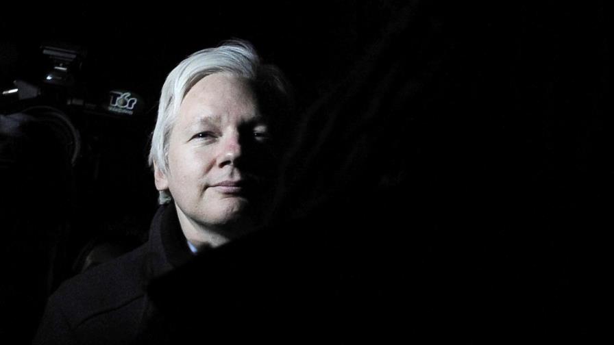 La Policía británica dice que detendrá a Assange si sale de la embajada