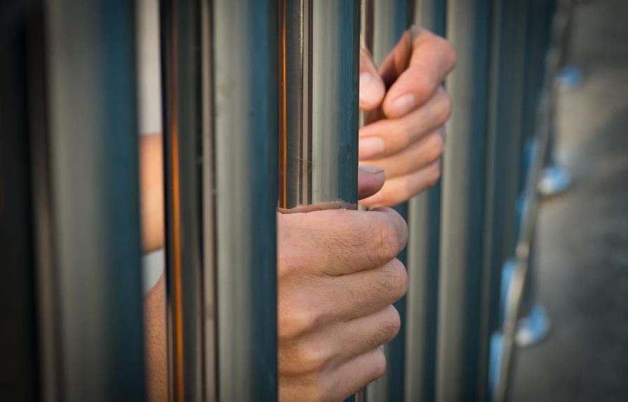 Condenan a cinco años de prisión a falsificador de marbetes y comprobantes fiscales