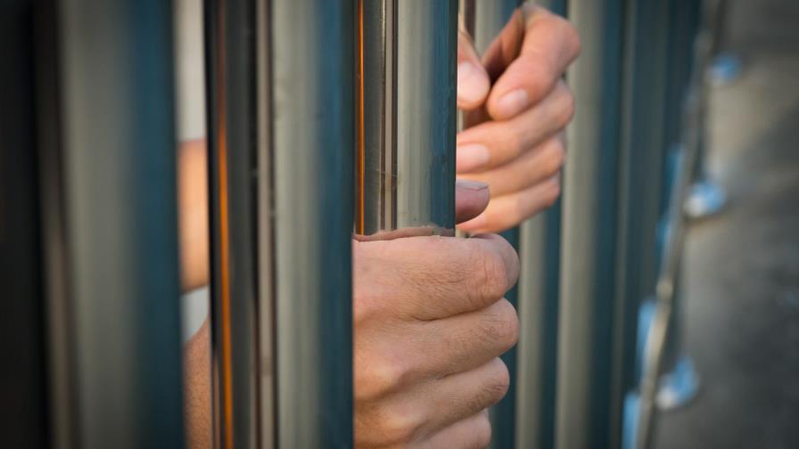 Condenan a cinco años de prisión a falsificador de marbetes y comprobantes fiscales