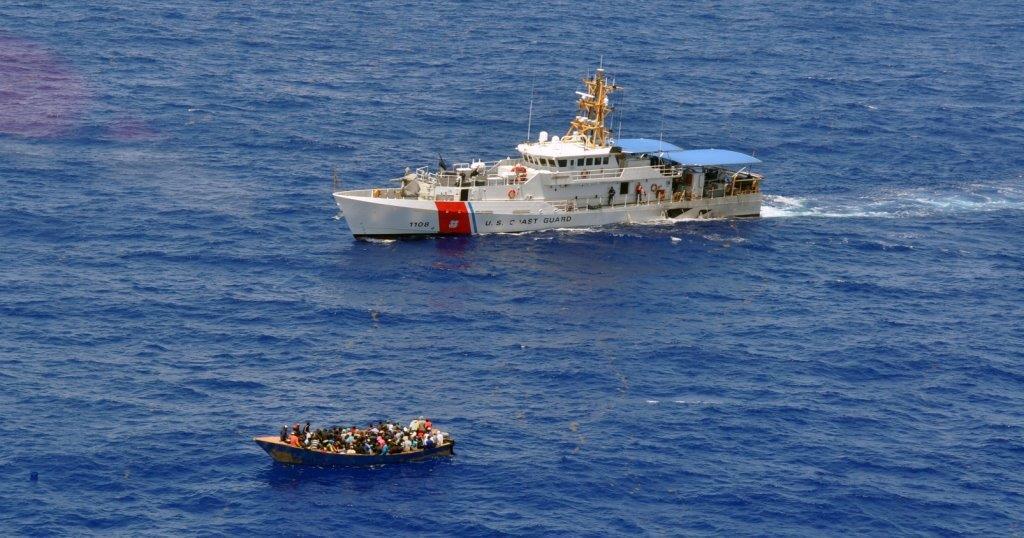 La guardia costera de EE.UU. repatría a 21 inmigrantes dominicanos ilegales 