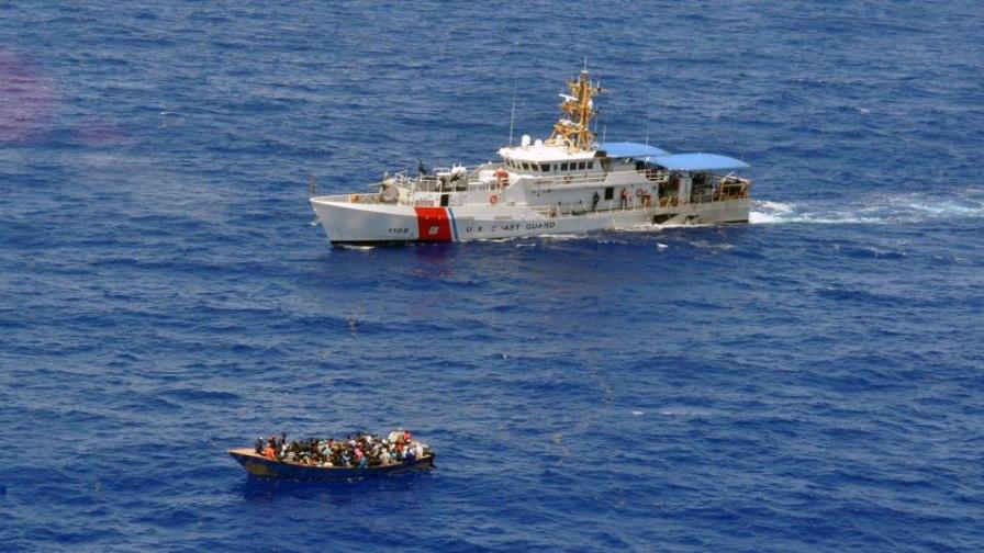 La guardia costera de EE.UU. repatría a 21 inmigrantes dominicanos ilegales 