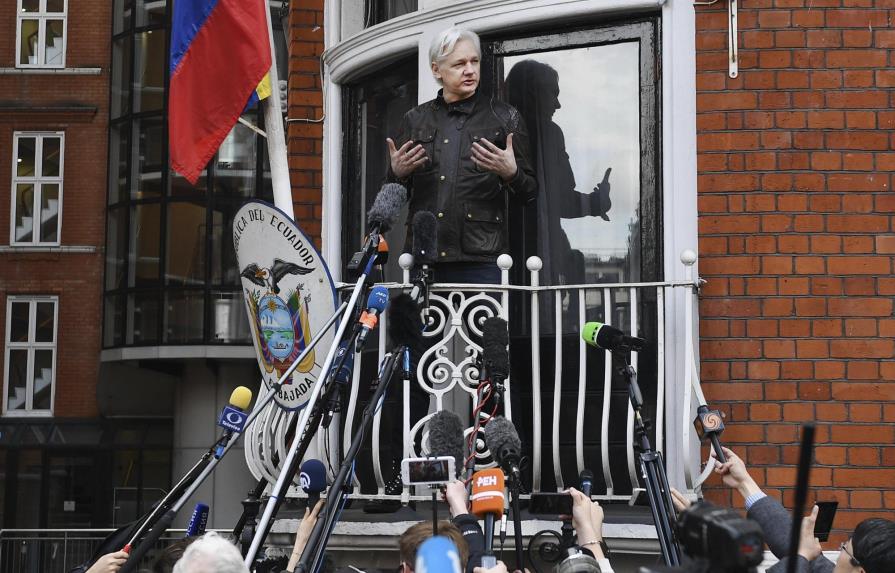 Ecuador hará gestiones ante Reino Unido para que Assange salga de la embajada 