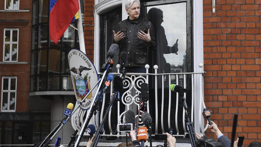 Ecuador hará gestiones ante Reino Unido para que Assange salga de la embajada 