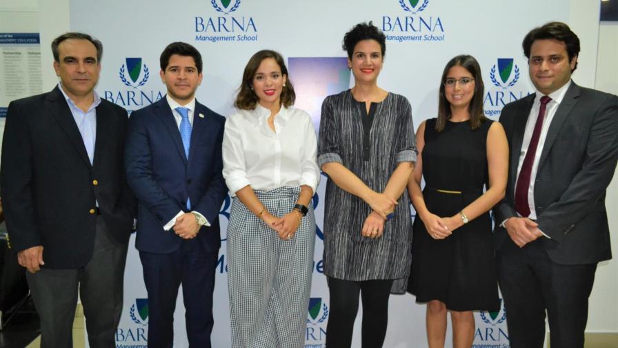 Barna agasaja equipo ganador en finanzas