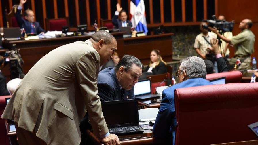 Senadores justifican exclusión de bancas de loterías del proyecto de ley de lavado de activos