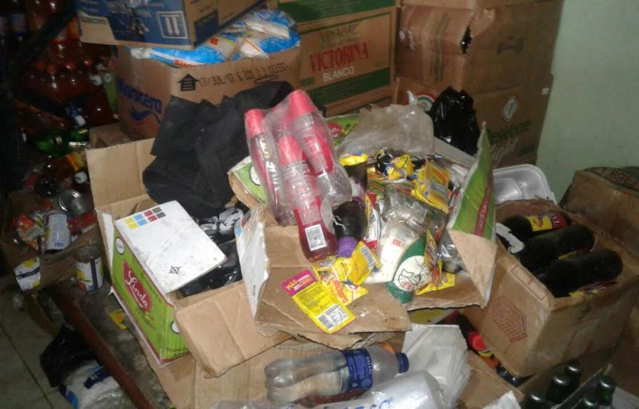 Pro Consumidor suspende colmado donde halló 2,200 productos dañados
