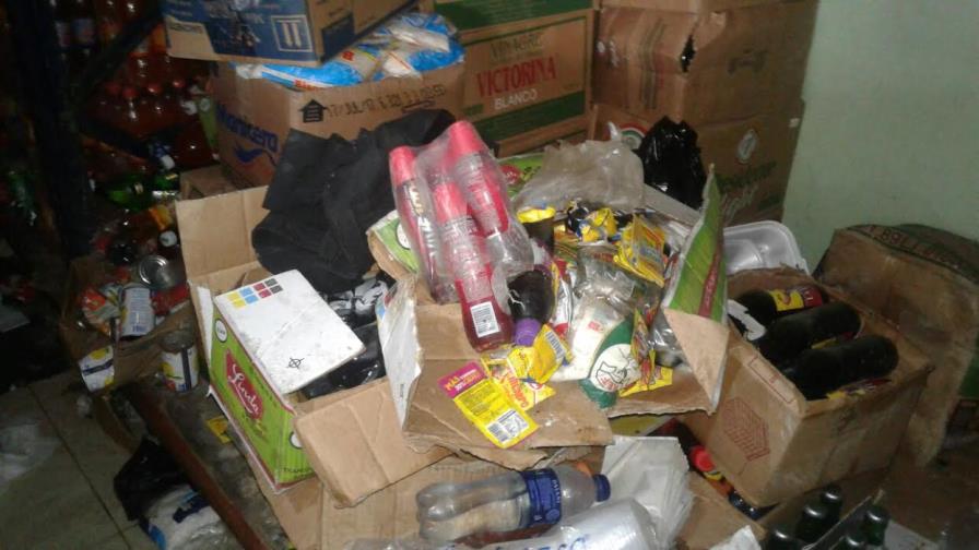 Pro Consumidor suspende colmado donde halló 2,200 productos dañados