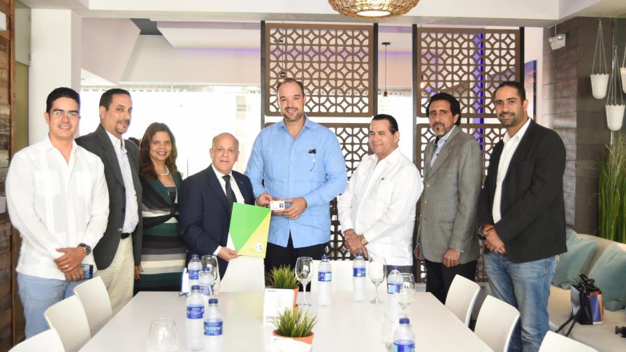 Indotel instala sala digital en el Gurabito Country Club