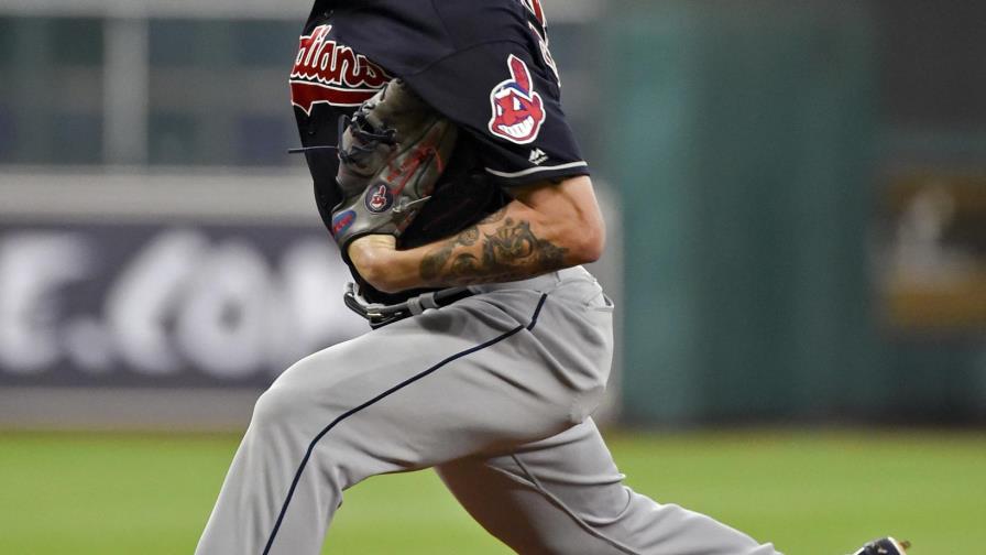 Mike Clevinger lleva el sin hit hasta la 7ma en triunfo de Indios Mike Clevinger lleva el sin hit hasta la 7ma en triunfo de Indios