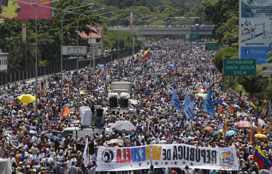 Oposición completa 50 días en las calles con Maduro aferrado a Constituyente
