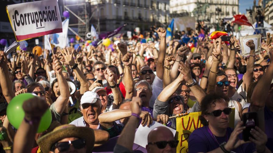 Miles en Madrid apoyan retiro de confianza a Rajoy