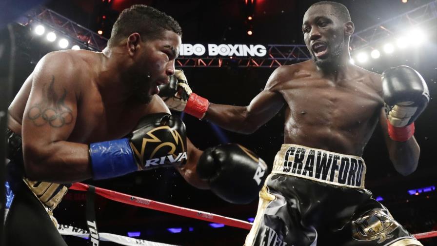 Felix Díaz pierde por nocaut técnico; la esquina paró el combate en el décimo round