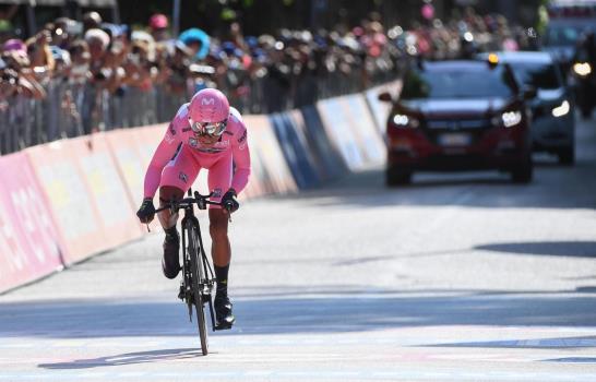 Nairo cae pero reduce la delantera de Dumoulin en el Giro
