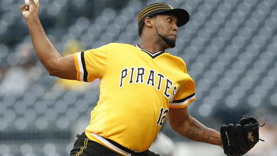 Un pelotazo produce carrera para que Piratas superen a Filis bajo la lluvia Un pelotazo produce carrera para que Piratas superen a Filis bajo la lluvia