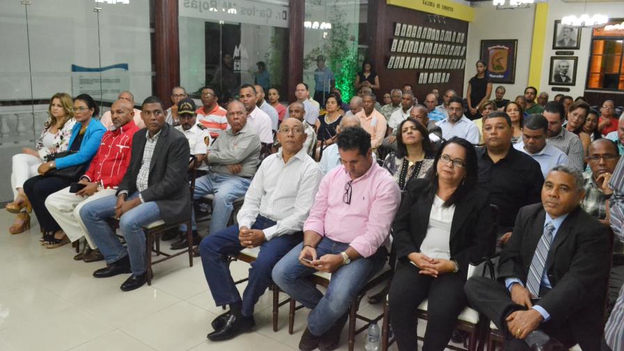  Alcaldía de Moca lanza plan municipal de desarrollo