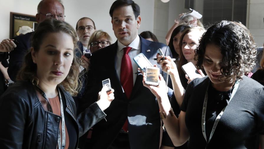 Prometen investigar despido de director de FBI 