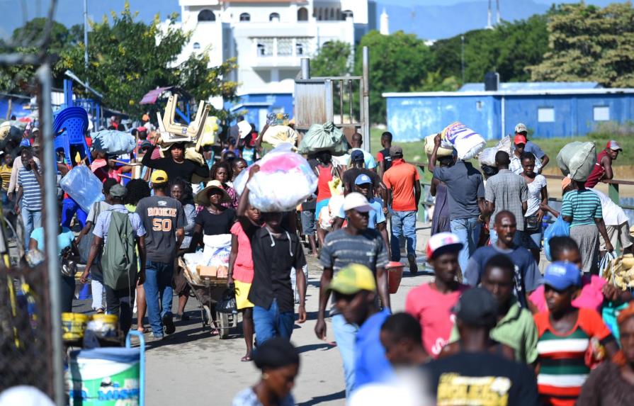 Dominicanos y haitianos realizan intercambio comercial en Dajabón