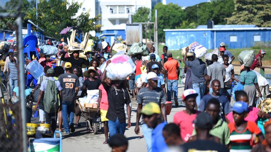 Dominicanos y haitianos realizan intercambio comercial en Dajabón Dominicanos y haitianos realizan intercambio comercial en Dajabón