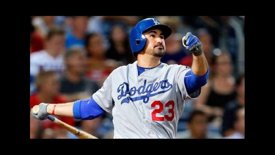  Adrián González muestra señales de recuperación en el plato. 