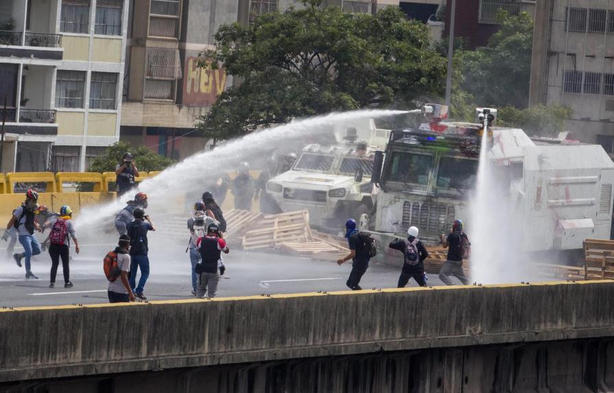 La violencia marca el inicio de la octava semana de protestas en Venezuela