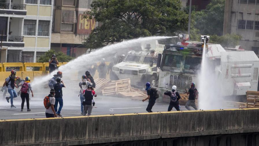 La violencia marca el inicio de la octava semana de protestas en Venezuela