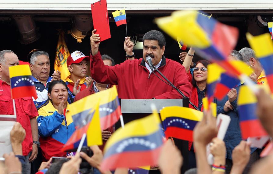 Maduro firma decreto para elegir Asamblea que apruebe nueva Constitución