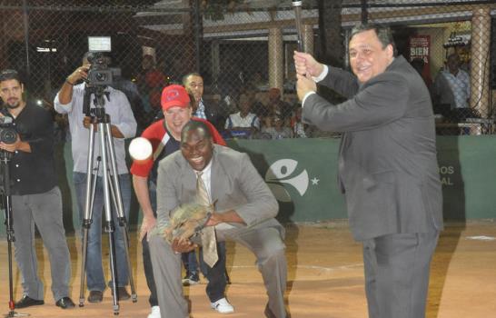 MIC y Vicepresidencia ganan en inicio torneo intergubernamental de sóftbol