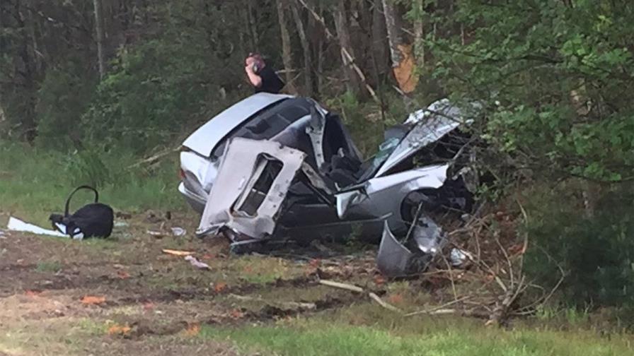 Una dominicana muerta y dos heridos de gravedad al estrellarse carro en Massachusetts 