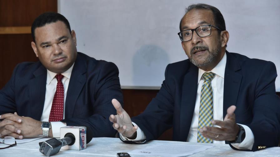 Economistas advierten deuda pública de República Dominicana está en umbral de riesgo