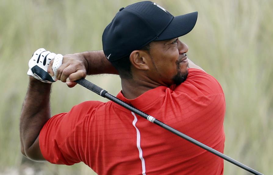 Tiger Woods asegura sentirse bien y que sigue pensando en el golf