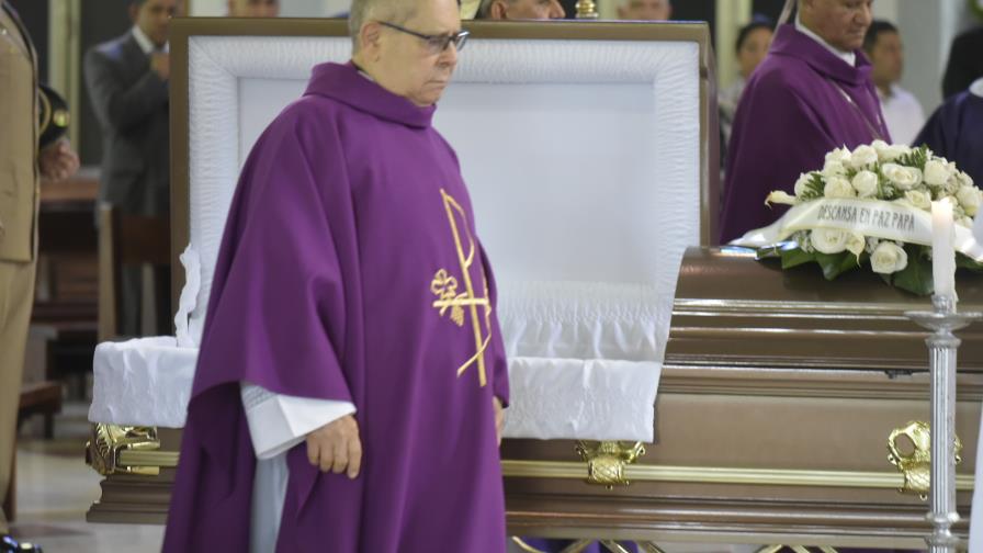 Presidente Medina expresa pesar a monseñor Núñez Collado por fallecimiento de su padre Presidente Medina expresa pesar a monseñor Núñez Collado por fallecimiento de su padre