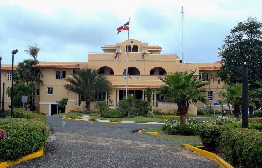 Dominicanos  residentes en la isla de San Martín reclaman mejor servicio del consulado